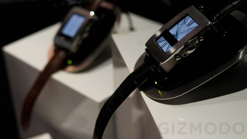 Illustration for article titled Toshiba's OLED Computer Watch Concept Is Stuck In Dick Tracy Time